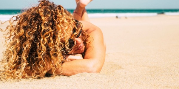 6 cortes de pelo rizado ideales para verano