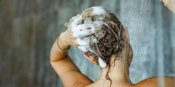 ¿Cada cuánto debemos lavarnos el pelo?